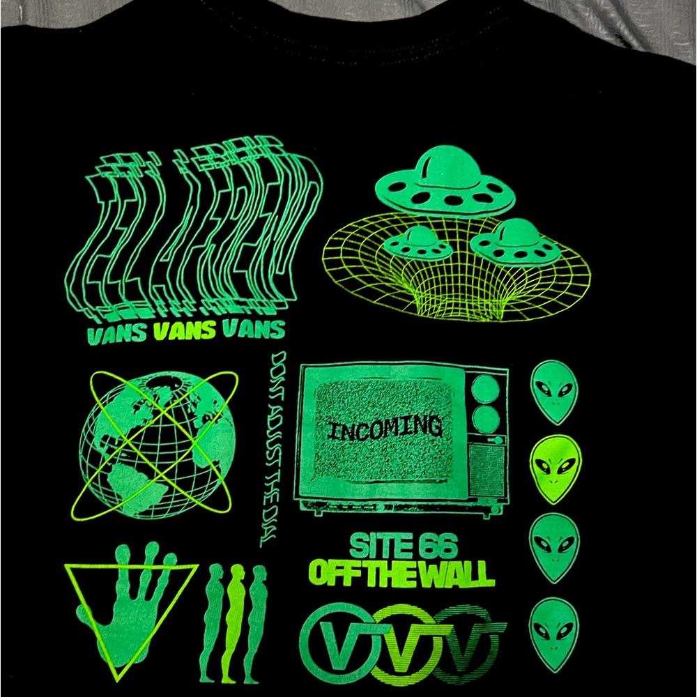Men’s Vans alien shirt
